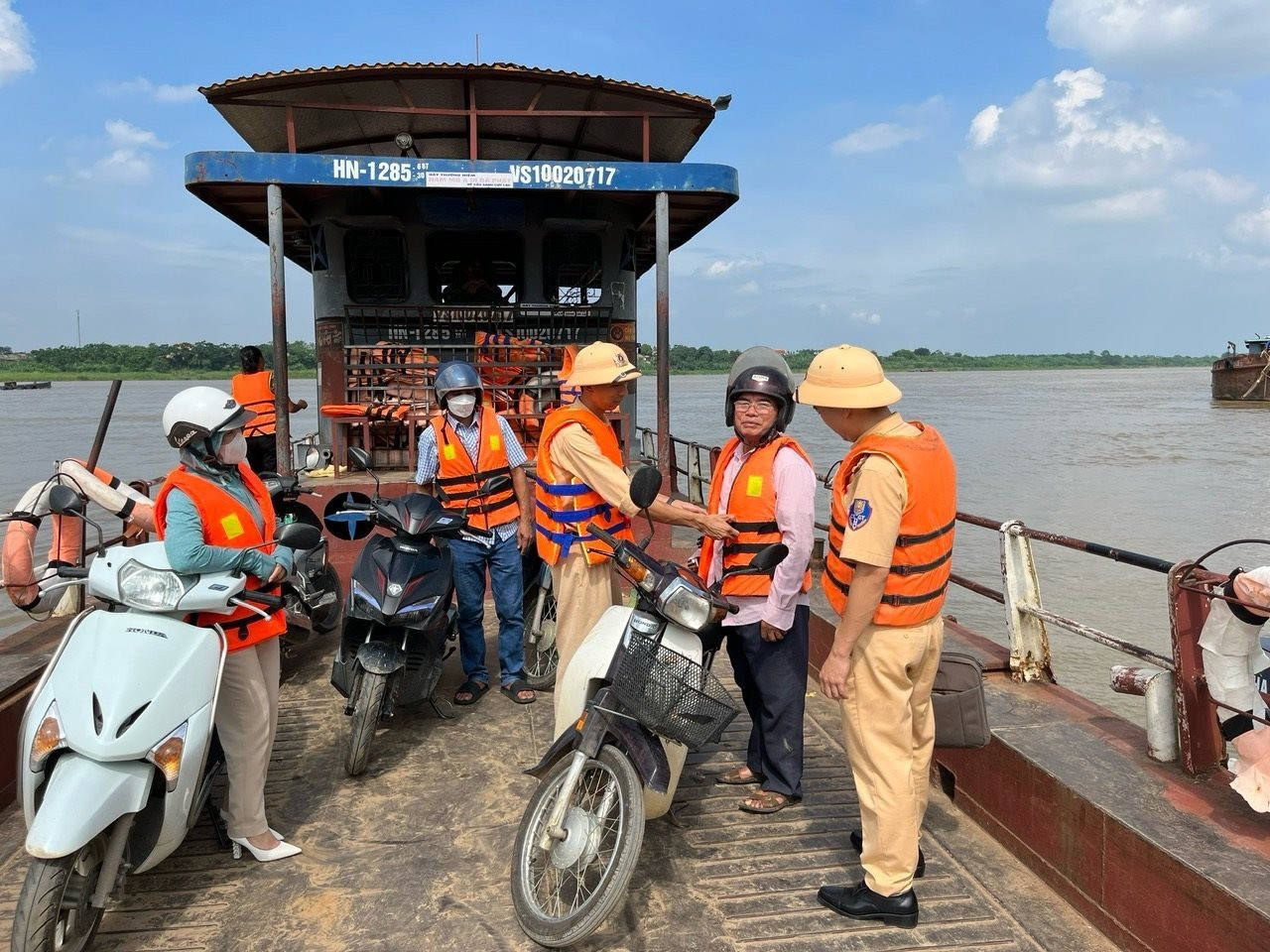 Hà Nội: Xử lý nghiêm vi phạm trật tự an toàn giao thông đường thủy nội địa