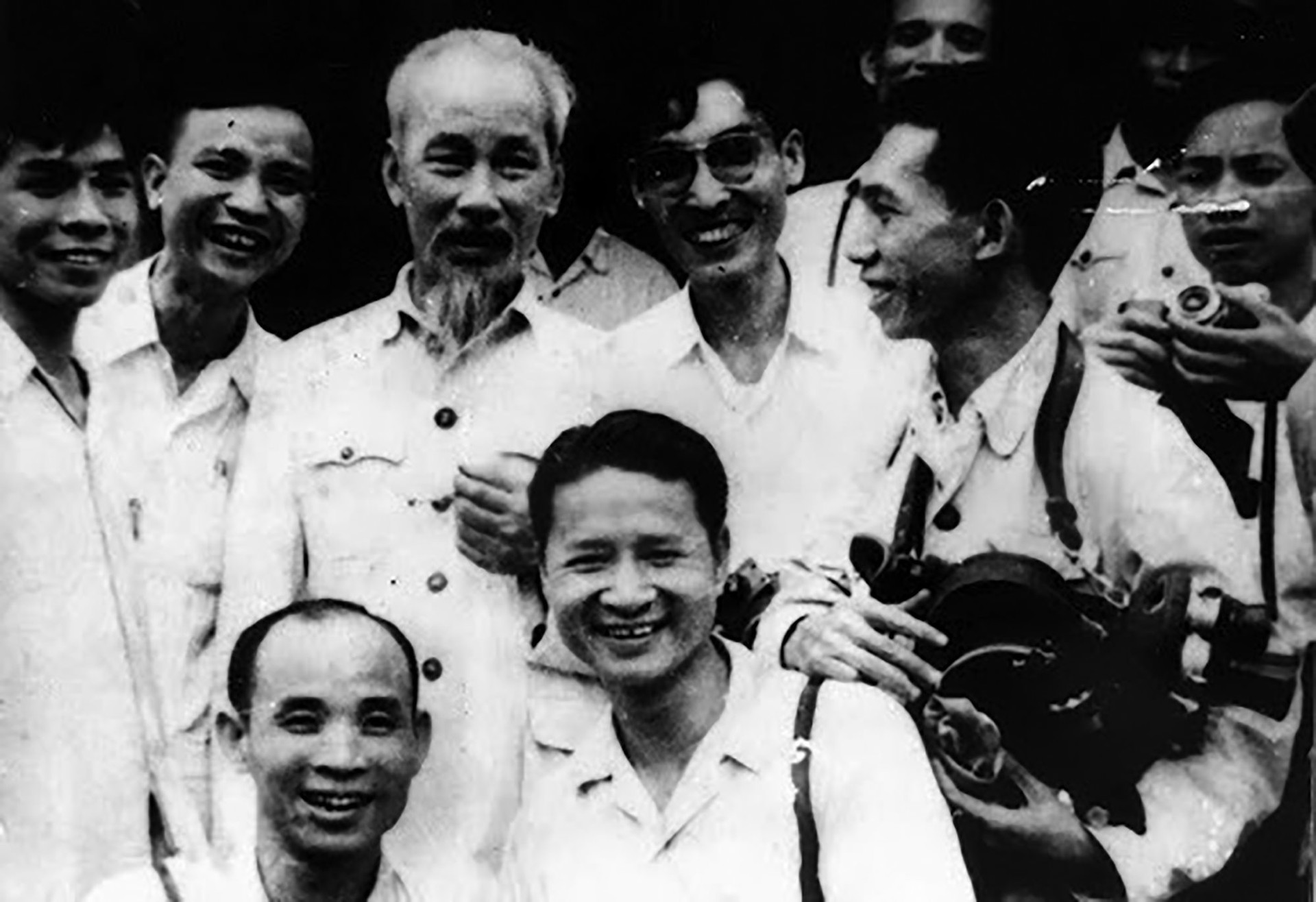 Kỷ niệm 99 năm Ngày Báo chí cách mạng Việt Nam (21/6/1925 - 21/6/2024): Hồ Chí Minh - người thầy vĩ đại của các nhà báo