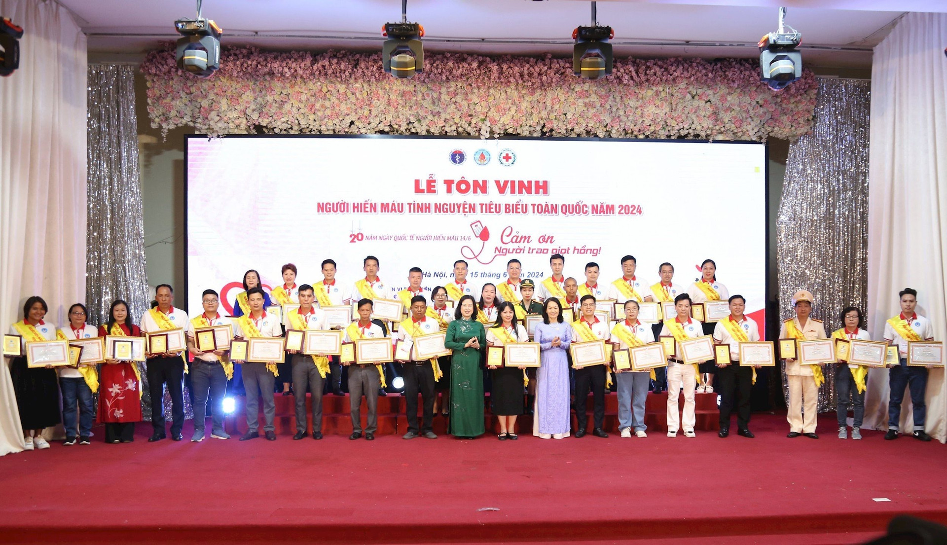 Tôn vinh 100 tấm gương hiến máu tiêu biểu năm 2024, có người hiến 124 lần