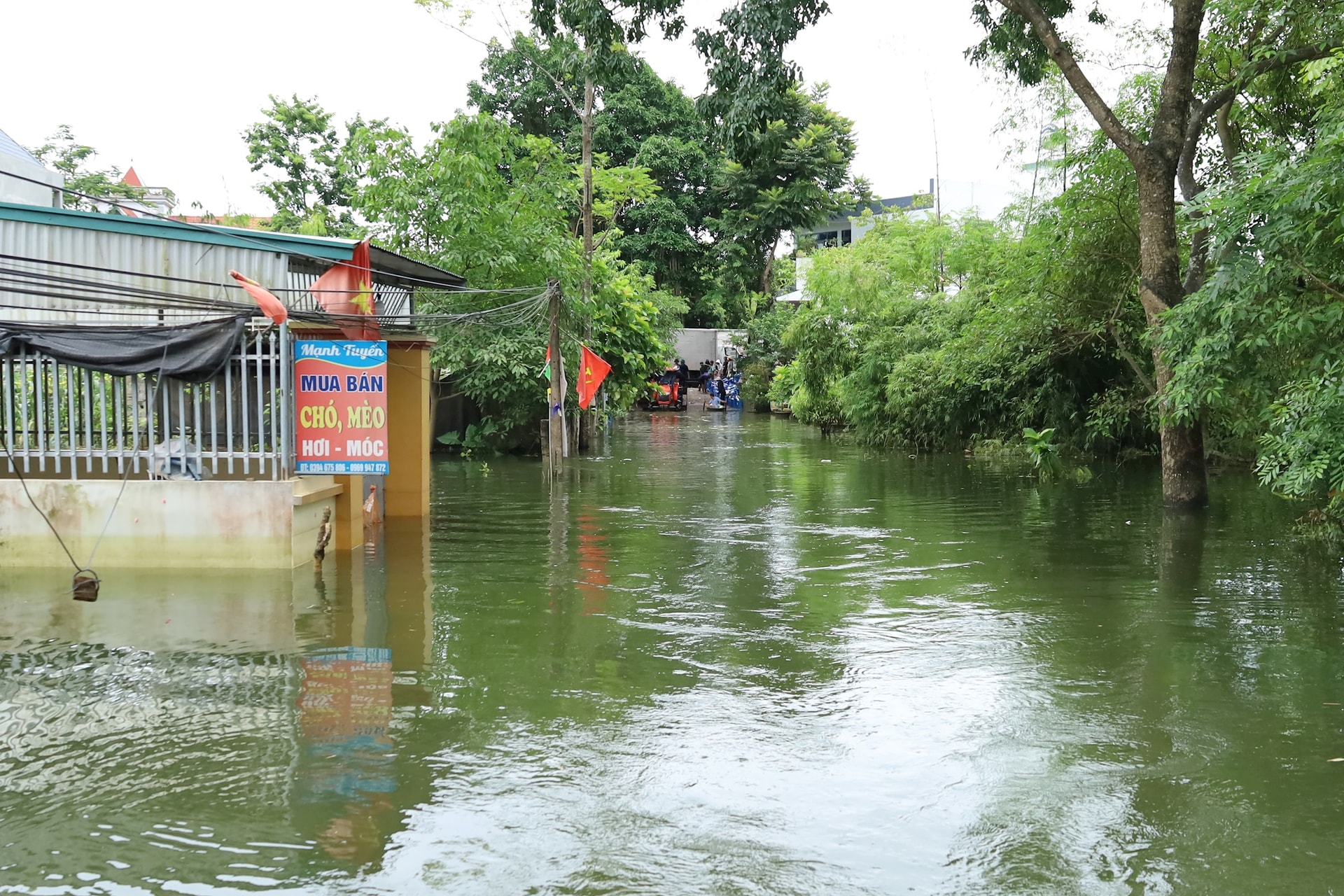 Lũ sông rút nhanh, ngoại thành Hà Nội còn ngập lụt 3-5 ngày