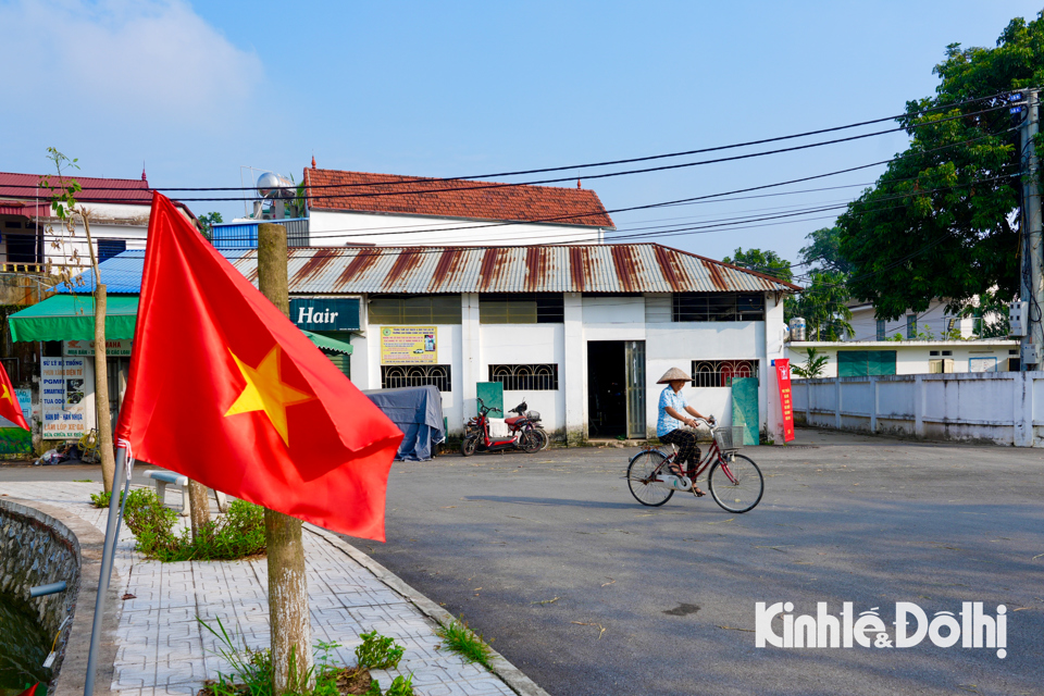 Chào mừng 70 năm Ngày Giải phóng Thủ đô Ngoại thành Hà Nội trang hoàng cờ hoa rực rỡ