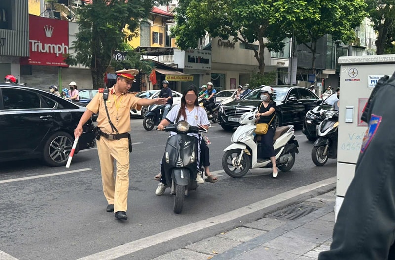 Hà Nội: Ra quân xử lý nghiêm học sinh, phụ huynh vi phạm giao thông