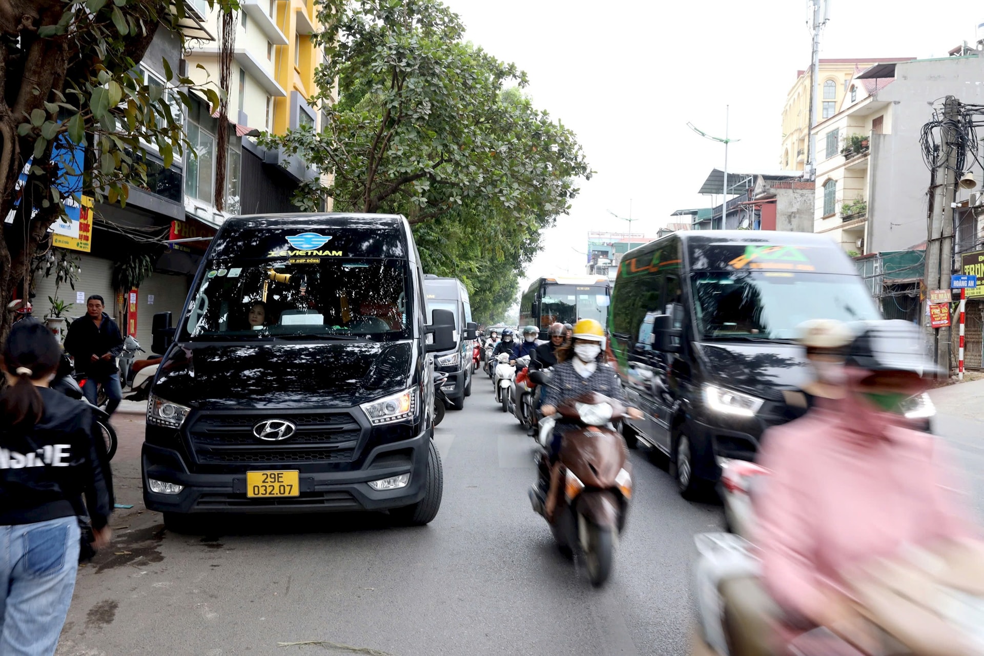 Tài xế xe Limousine dùng nhóm liên lạc thông báo điểm cảnh sát giao thông