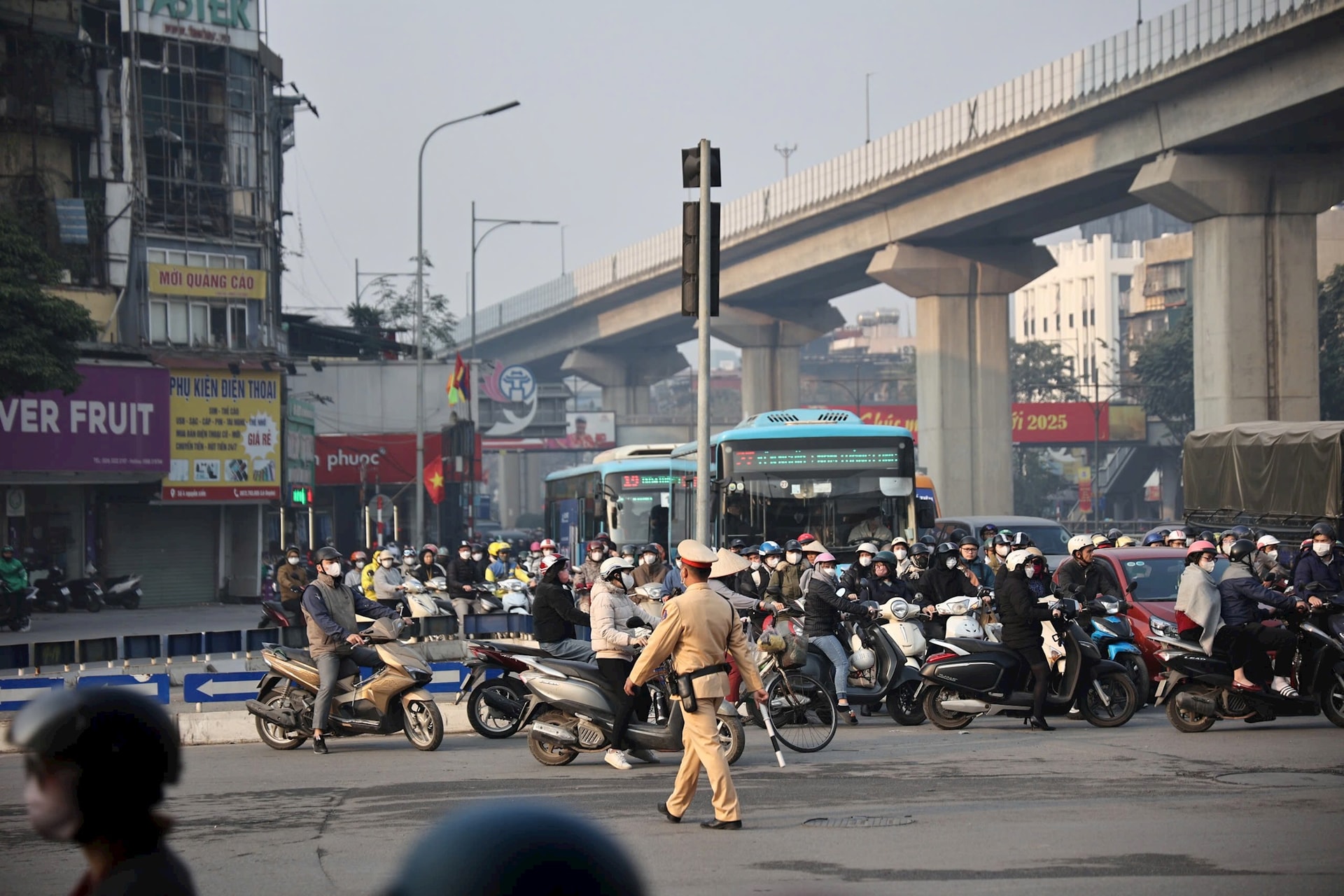 Xử phạt hơn 33 tỷ đồng trong ngày thứ 2 áp dụng quy định mới