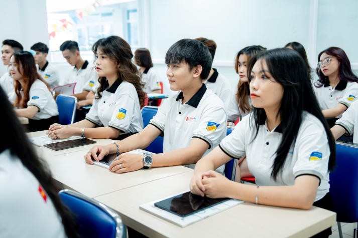 Học phí ngành Kinh tế lên tới 230 triệu đồng/năm: Chọn trường, tính kỹ túi tiền