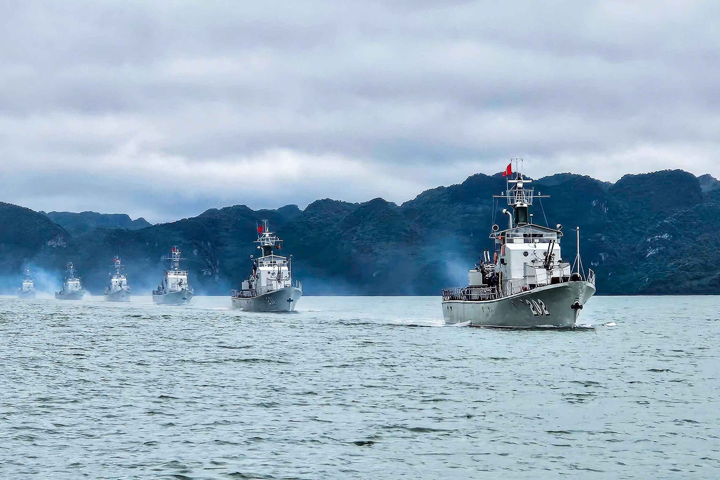 Một ngày giữa muôn trùng sóng