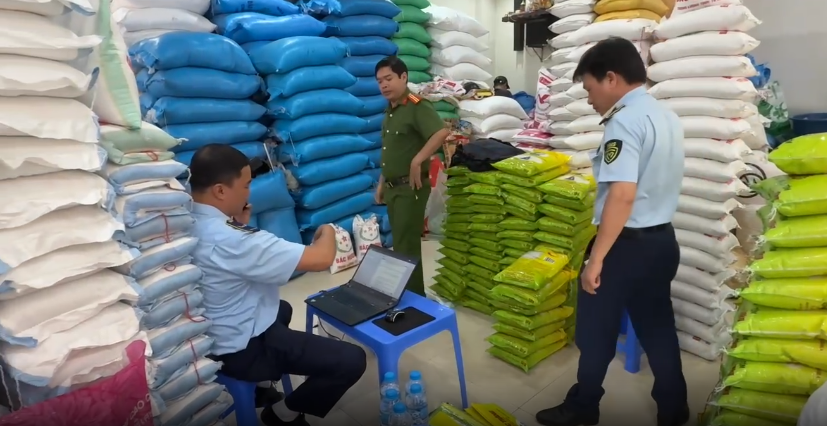 Quản lý thị trường Hà Nội xử lý nhiều trường hợp giả mạo thương hiệu gạo ST25