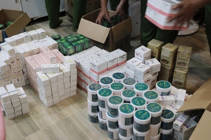 Lò sản xuất mỹ phẩm giả tại Tây Ninh: ‘Thỏi vàng’ phi pháp đã bán hơn 100.000 đơn hàng qua mạng
