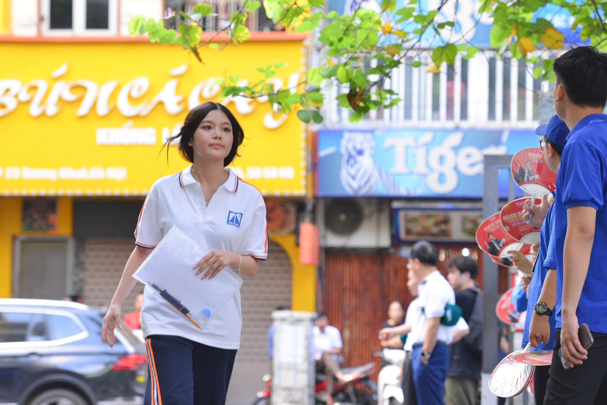 Gần 1,17 triệu học sinh thi môn đầu tiên THPT 2025 - Đề Ngữ văn dài 120 phút, đổi mới phân bố điểm