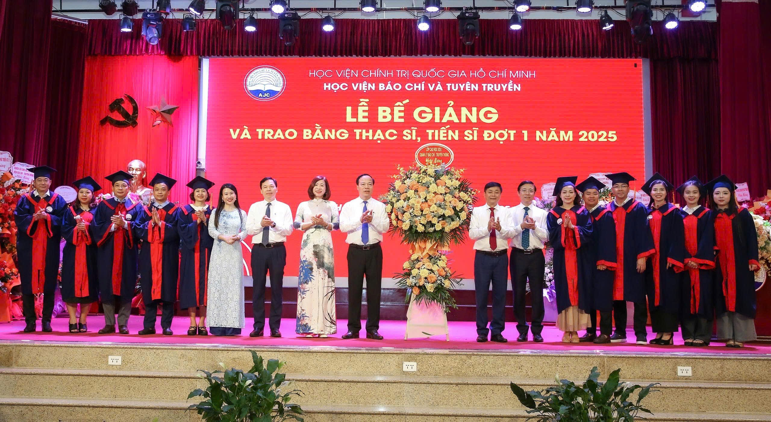 Học viện Báo chí và Tuyên truyền Tổ chức Lễ bế giảng và trao bằng Thạc sĩ, Tiến sĩ đợt 1 năm 2025
