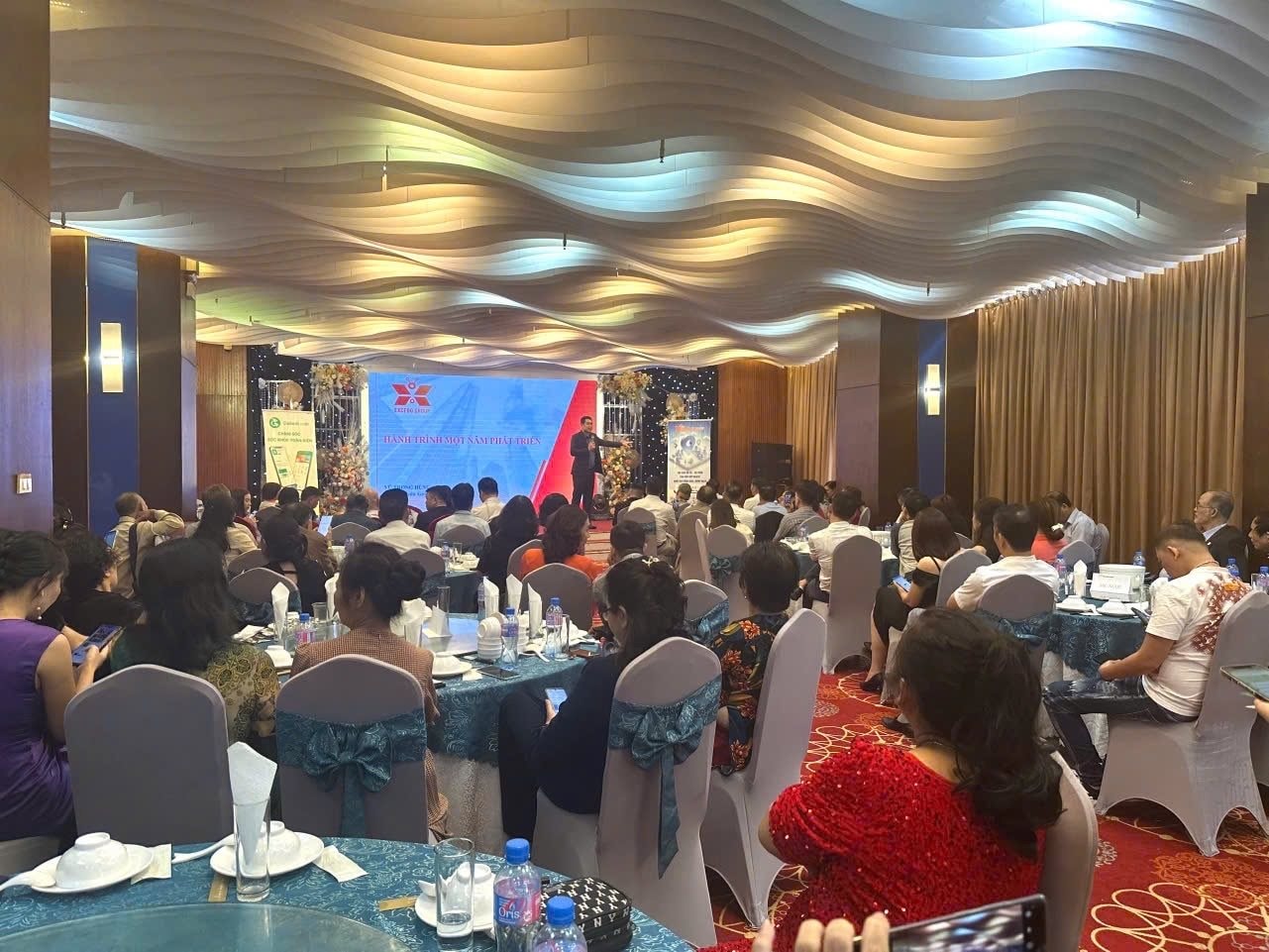 Nhìn vào hoạt động bán cổ phần của Excedo Group