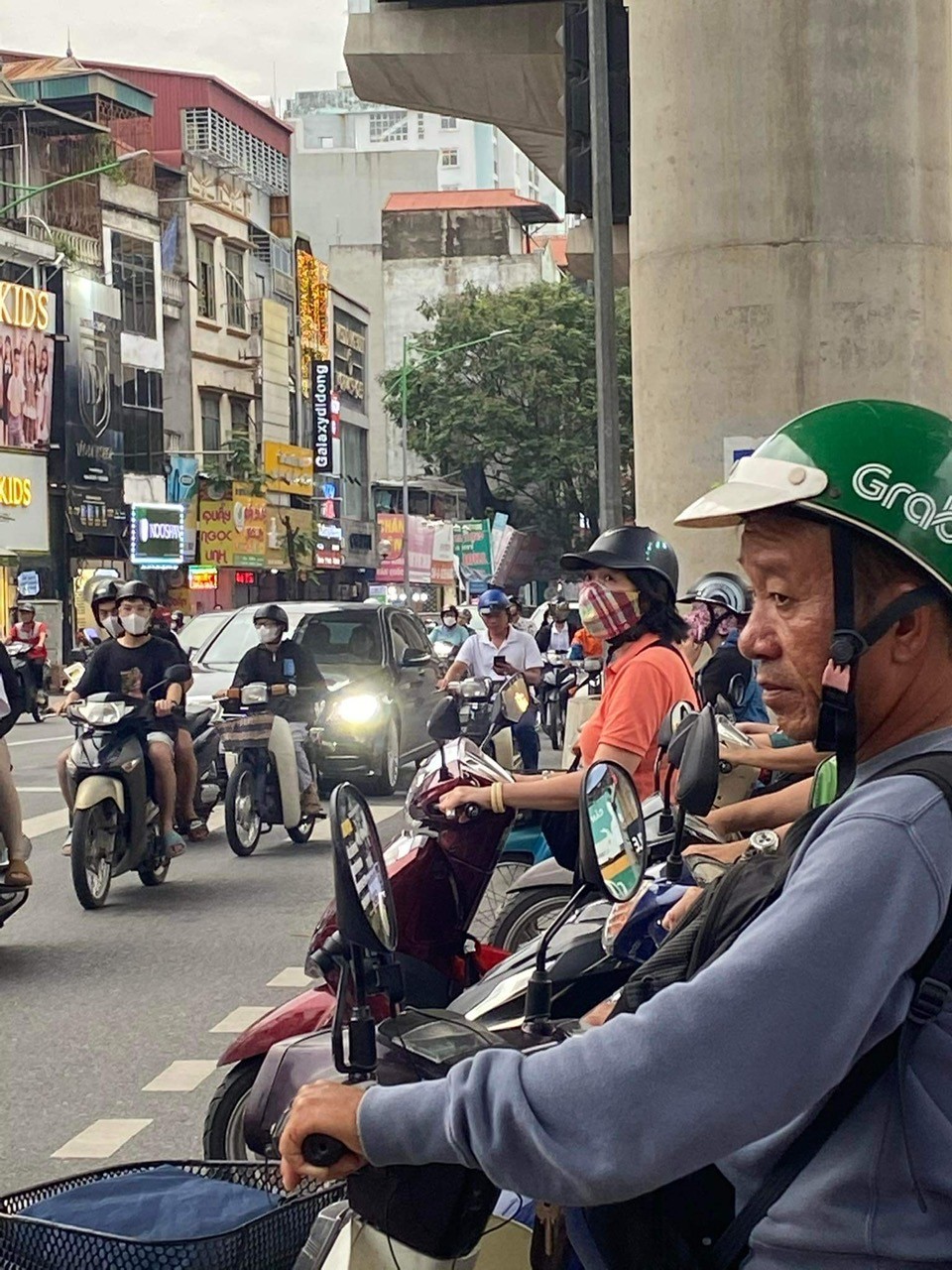 Nắng nóng kéo dài ở Bắc Bộ đến hết tháng 7, mưa dông quay trở lại từ đầu tháng 8