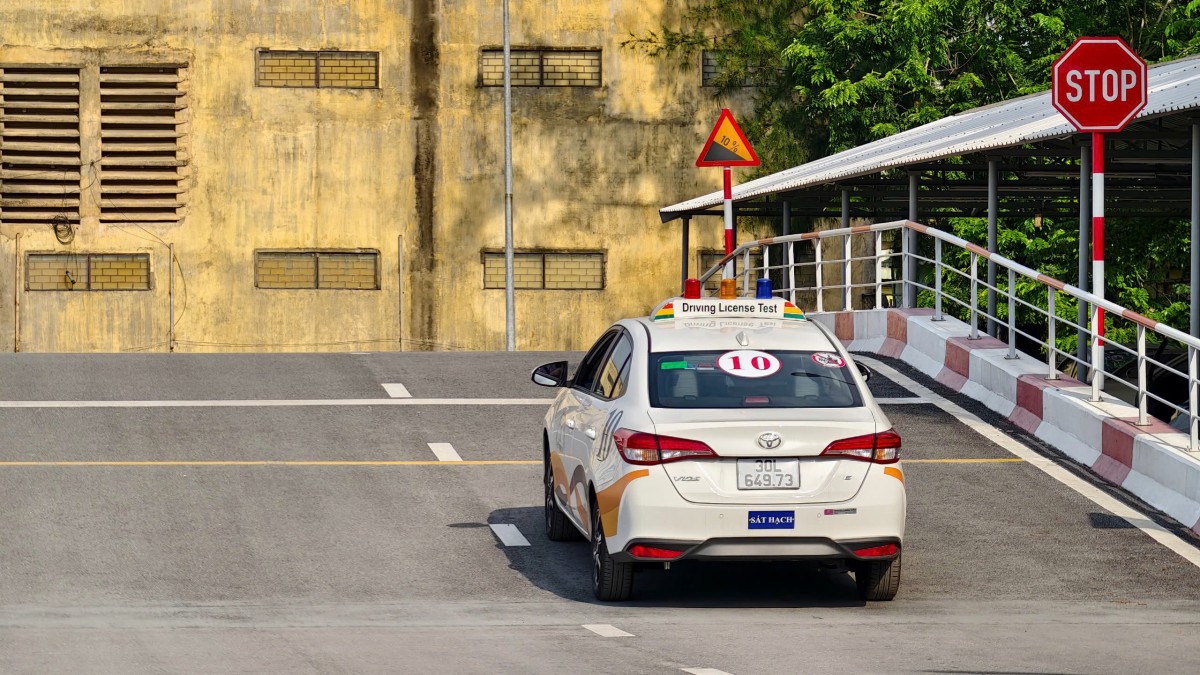 Gần 70% học viên đạt sát hạch lái xe, hàng chục nghìn hồ sơ tồn đọng chờ giải quyết