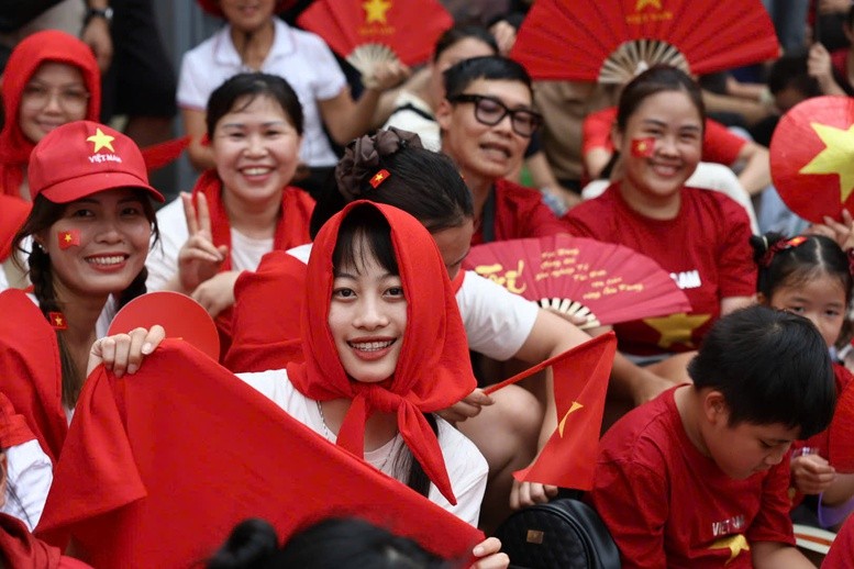 Thủ tướng yêu cầu phục vụ miễn phí bánh mì, nước uống cho Nhân dân xem diễu binh