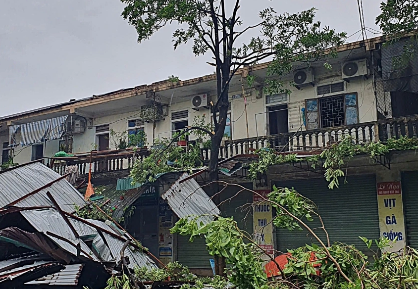 Bão số 5 gây thiệt hại nặng nề tại nhiều địa phương