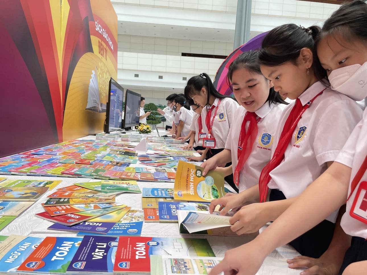 Sẽ có một bộ sách giáo khoa thống nhất toàn quốc, miễn phí cho học sinh vào năm 2030