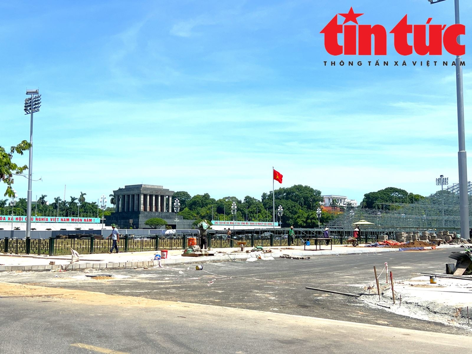 Gấp rút thi công khán đài 30.000 chỗ phục vụ lễ Quốc khánh 2-9