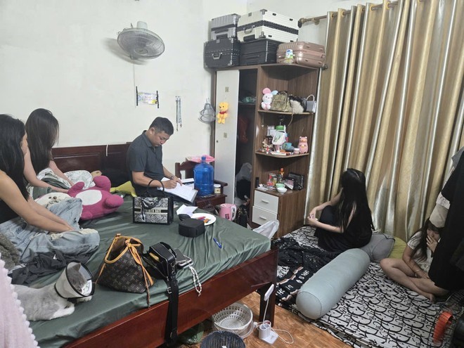 Bữa tiệc sinh nhật của nhóm nữ biến thành 