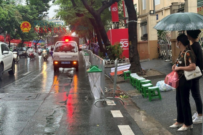 Xử phạt người đàn ông xếp ghế, cho thuê chỗ ngồi xem diễu binh, diễu hành