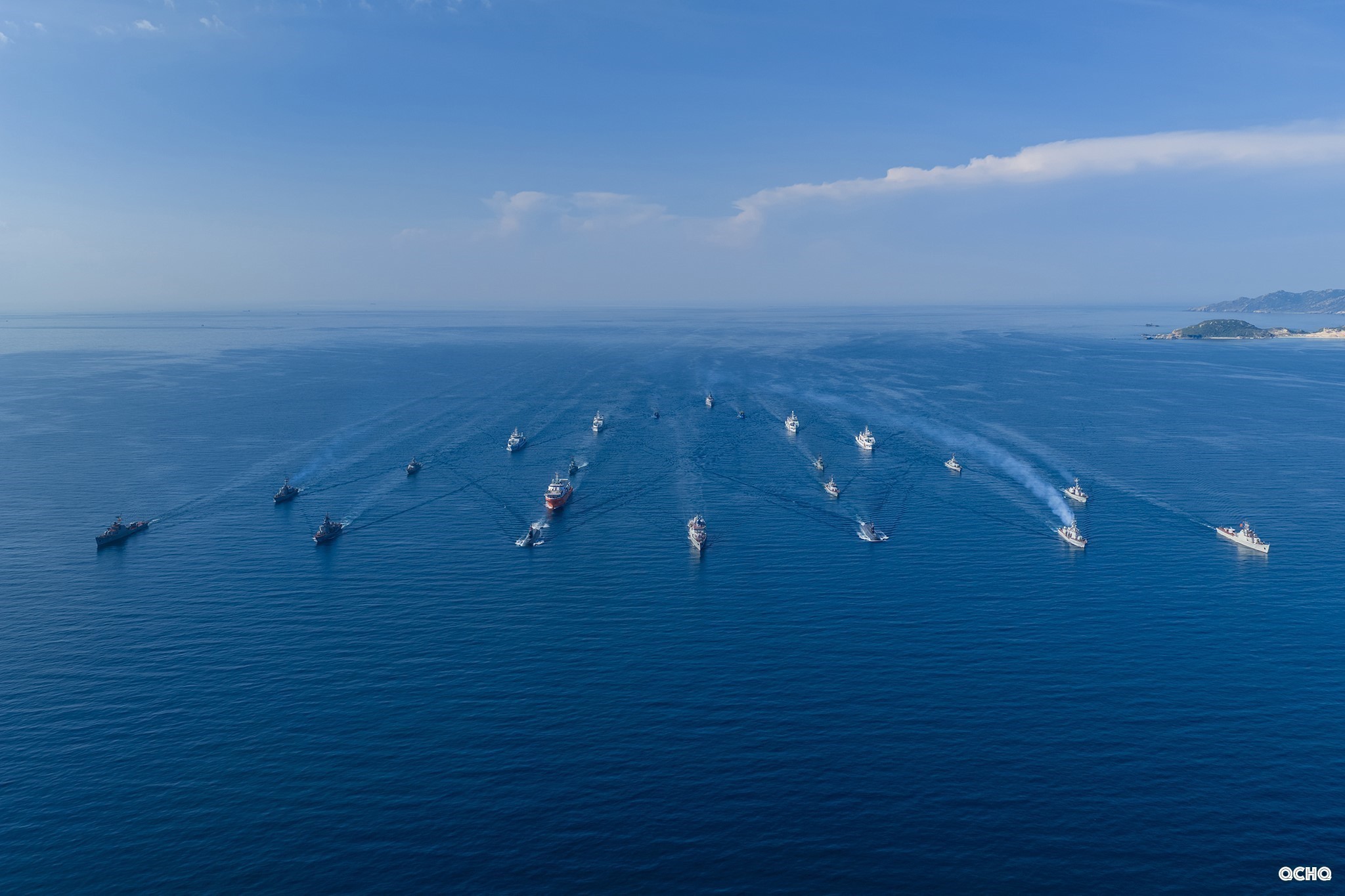 Ấn tượng màn diễu binh của lực lượng vũ trang trên biển