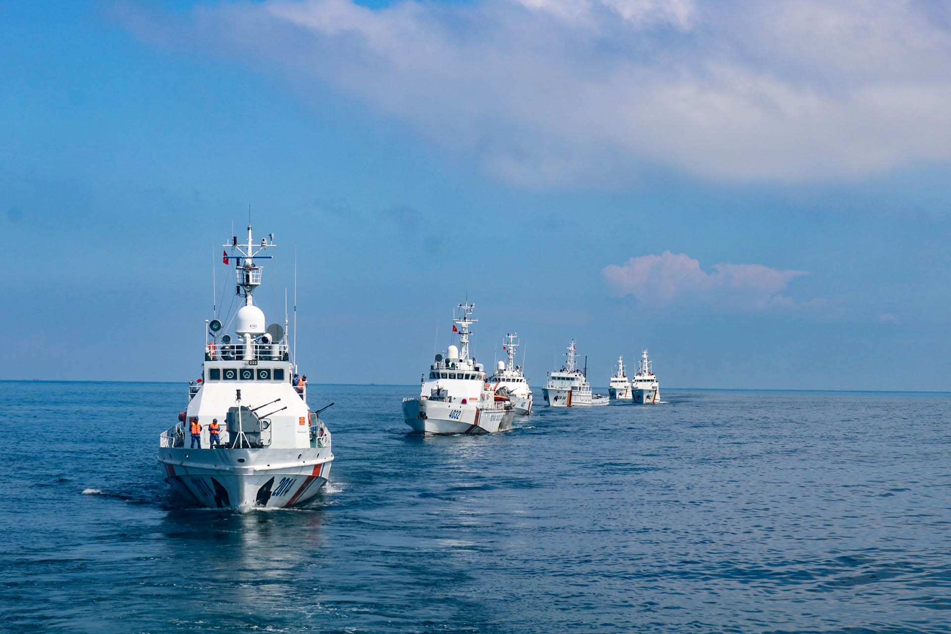 Cảnh sát biển Vùng 2 diễn tập quy mô lớn, hoàn thành xuất sắc khoa mục bắn đạn thật trên biển