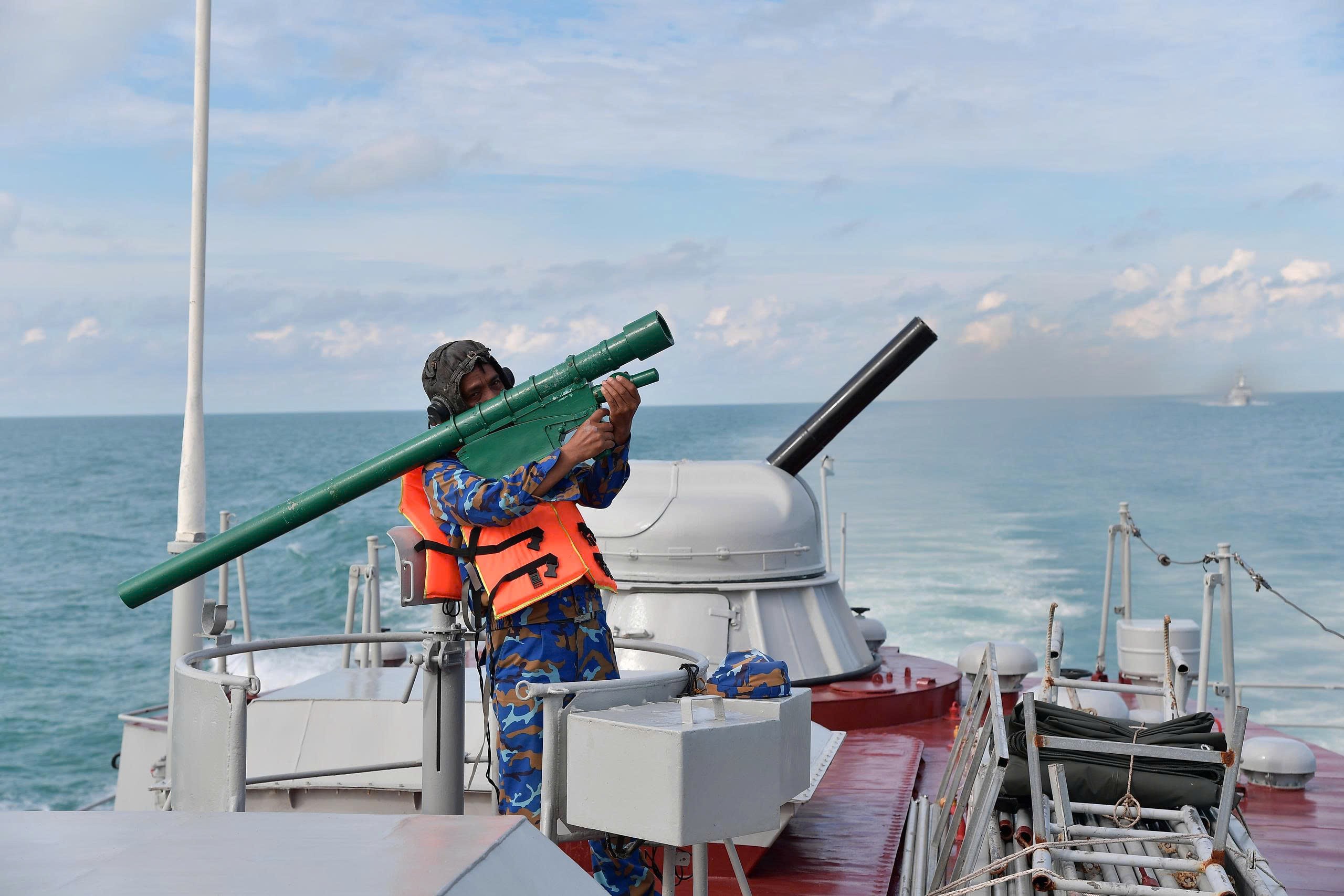 Lữ đoàn 175 huấn luyện và kiểm tra K3, K4 trên biển