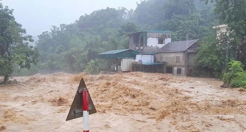 Chủ động ứng phó nguy cơ mưa lũ, lũ ống, lũ quét, sạt lở đất do ảnh hưởng của bão số 11