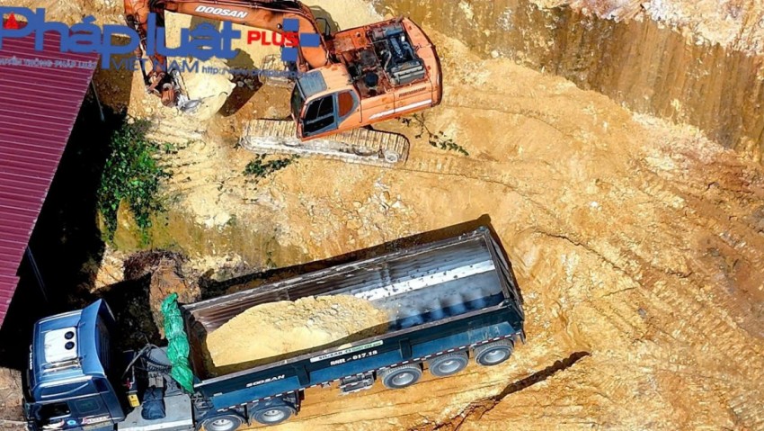 Lào Cai: Khai thác đất rầm rộ tại xã Thác Bà, Chủ tịch UBND xã nói 