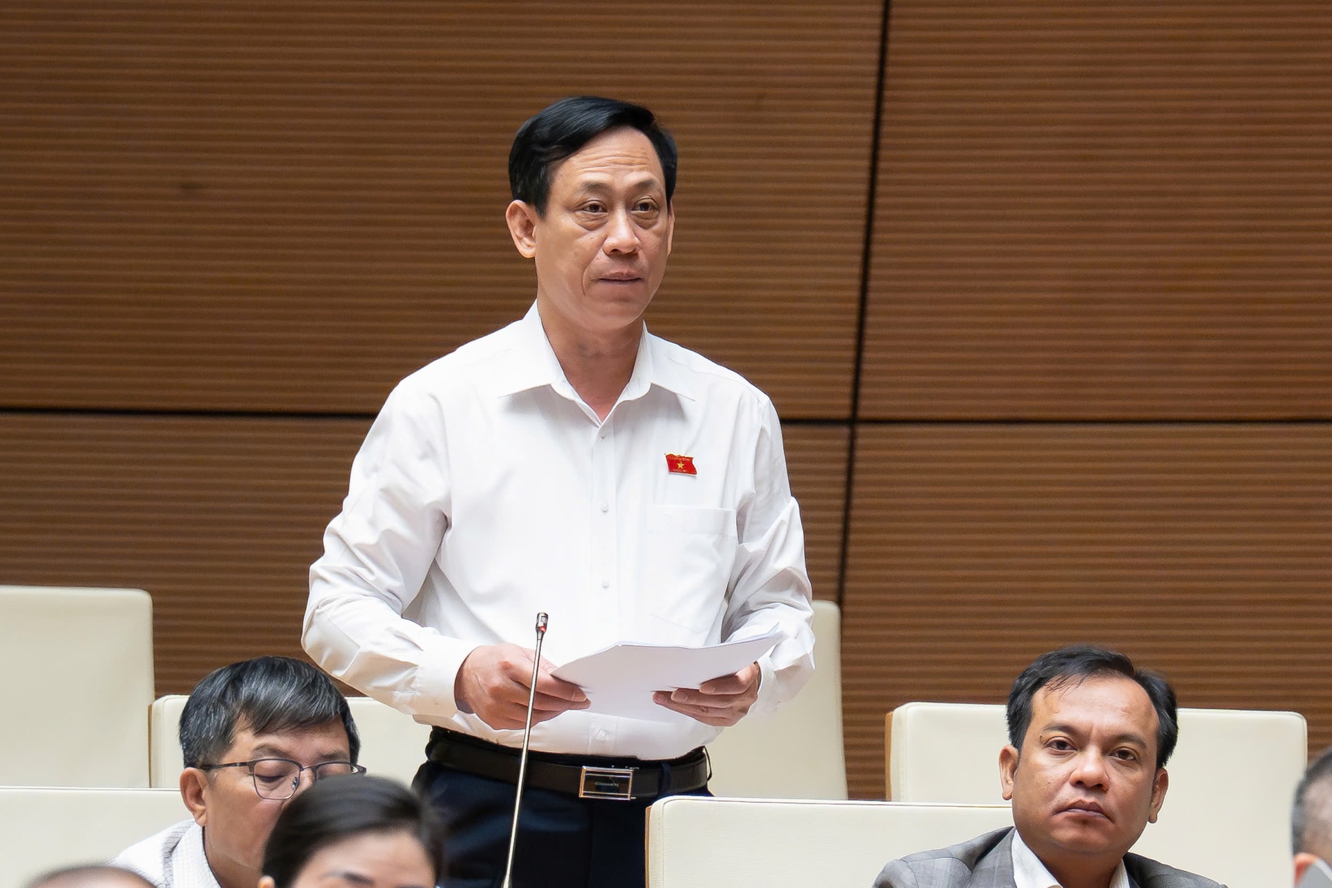 Đại biểu Quốc hội đề nghị sớm điều chỉnh tăng lương cơ sở