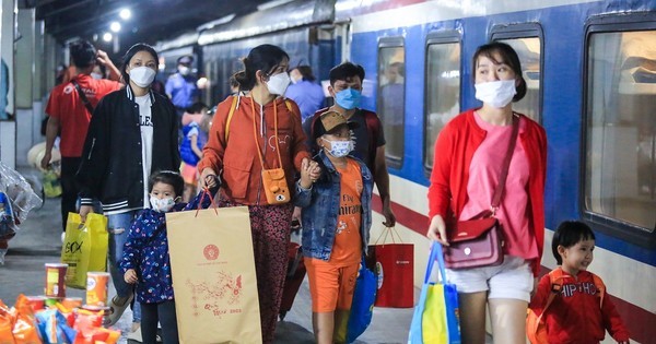 Công đoàn hỗ trợ vé máy bay, vé tàu miễn phí đưa công nhân về quê ăn Tết