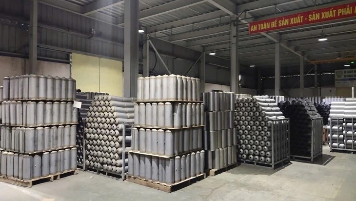 Bên trong dây chuyền sản xuất 1,6 triệu bình chữa cháy giả trị giá 528 tỷ đồng