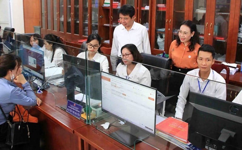 Gần 147.000 người nghỉ việc đã được nhận hỗ trợ, chính quyền hai cấp dần ổn định