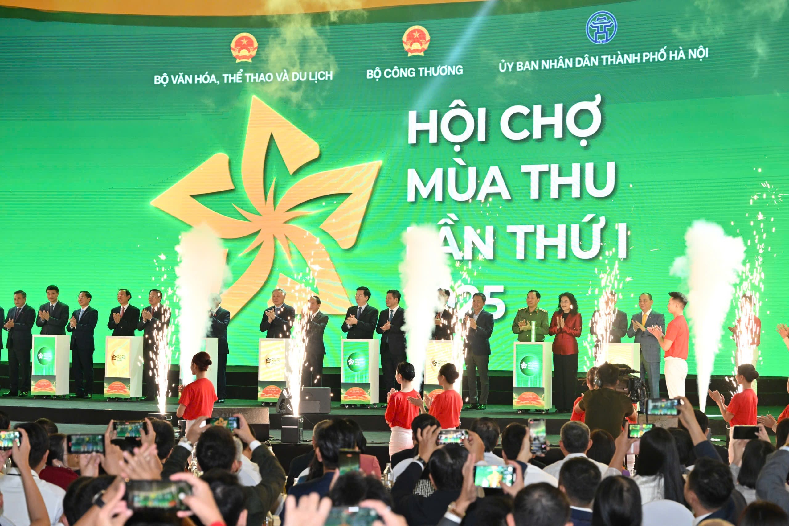 Lễ khai mạc Hội chợ Mùa Thu lần thứ nhất - 2025