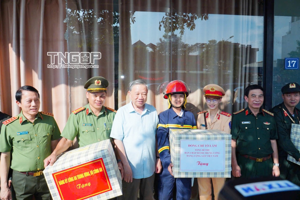 Tổng Bí thư Tô Lâm thăm, động viên và tặng quà Nhân dân tỉnh Thái Nguyên bị ảnh hưởng do bão số 11