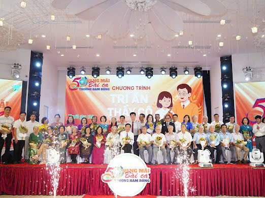 Tự hào 50 năm – Gặp gỡ và tri ân: Vang mãi bài ca trường Hàm Rồng