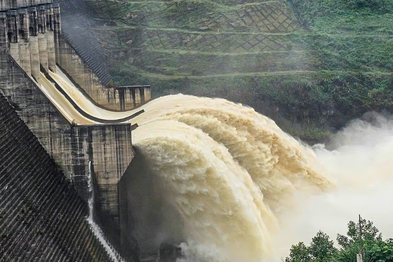 Đà Nẵng yêu cầu 5 hồ thủy điện hạ mực nước khẩn cấp, sẵn sàng đón lũ lớn
