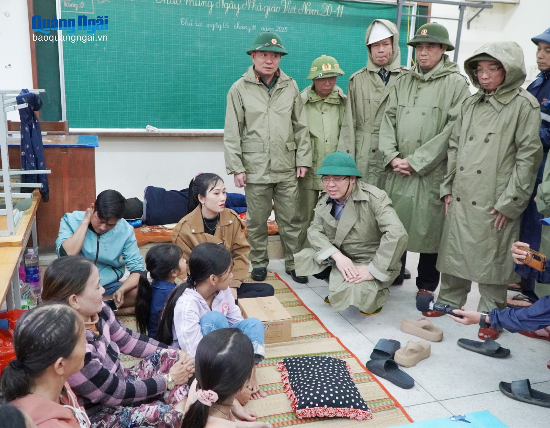 Bão tan, miền Trung tiếp tục mưa, lũ lớn