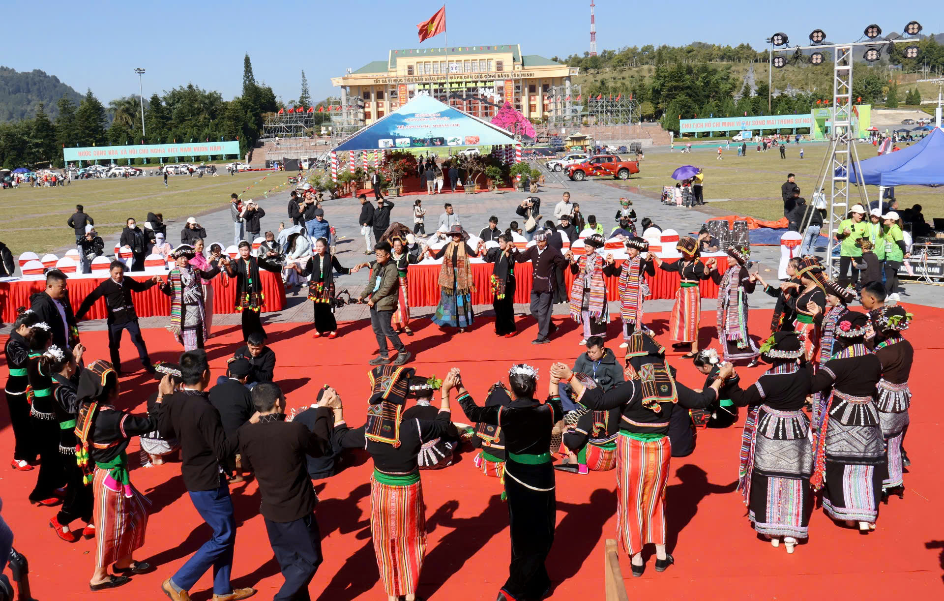 Lai Châu rực rỡ sắc màu: Hội tụ bản sắc 13 dân tộc