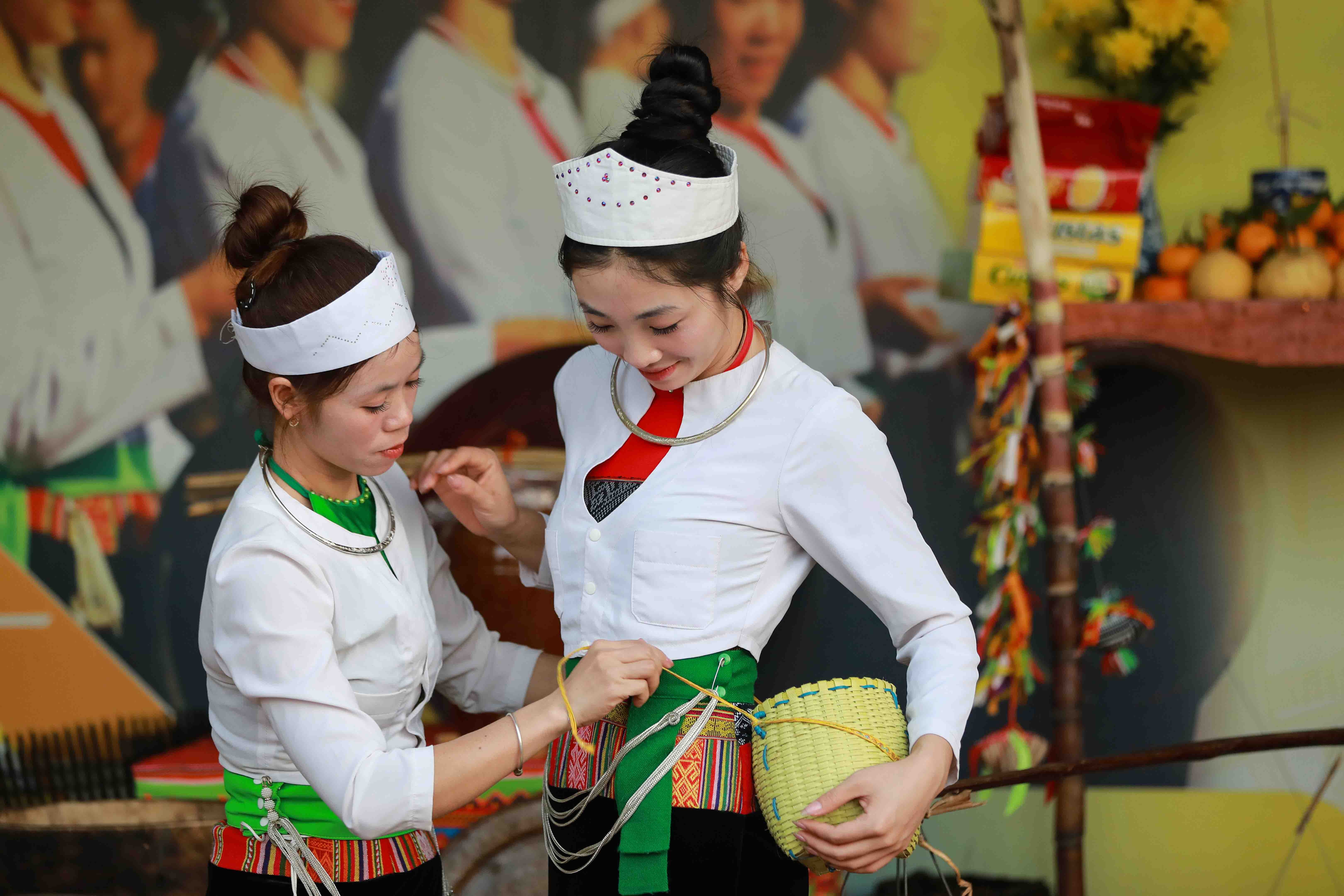 Những vật dụng tre nứa nuôi dưỡng nếp sống Mường