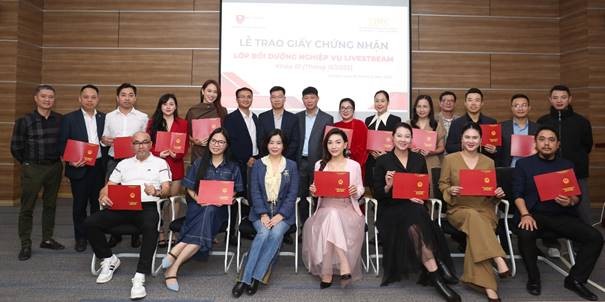 Trung tâm Đo kiểm PTTH & TTĐT trao chứng nhận tốt nghiệp Khóa 1 Bồi dưỡng nghiệp vụ livestream