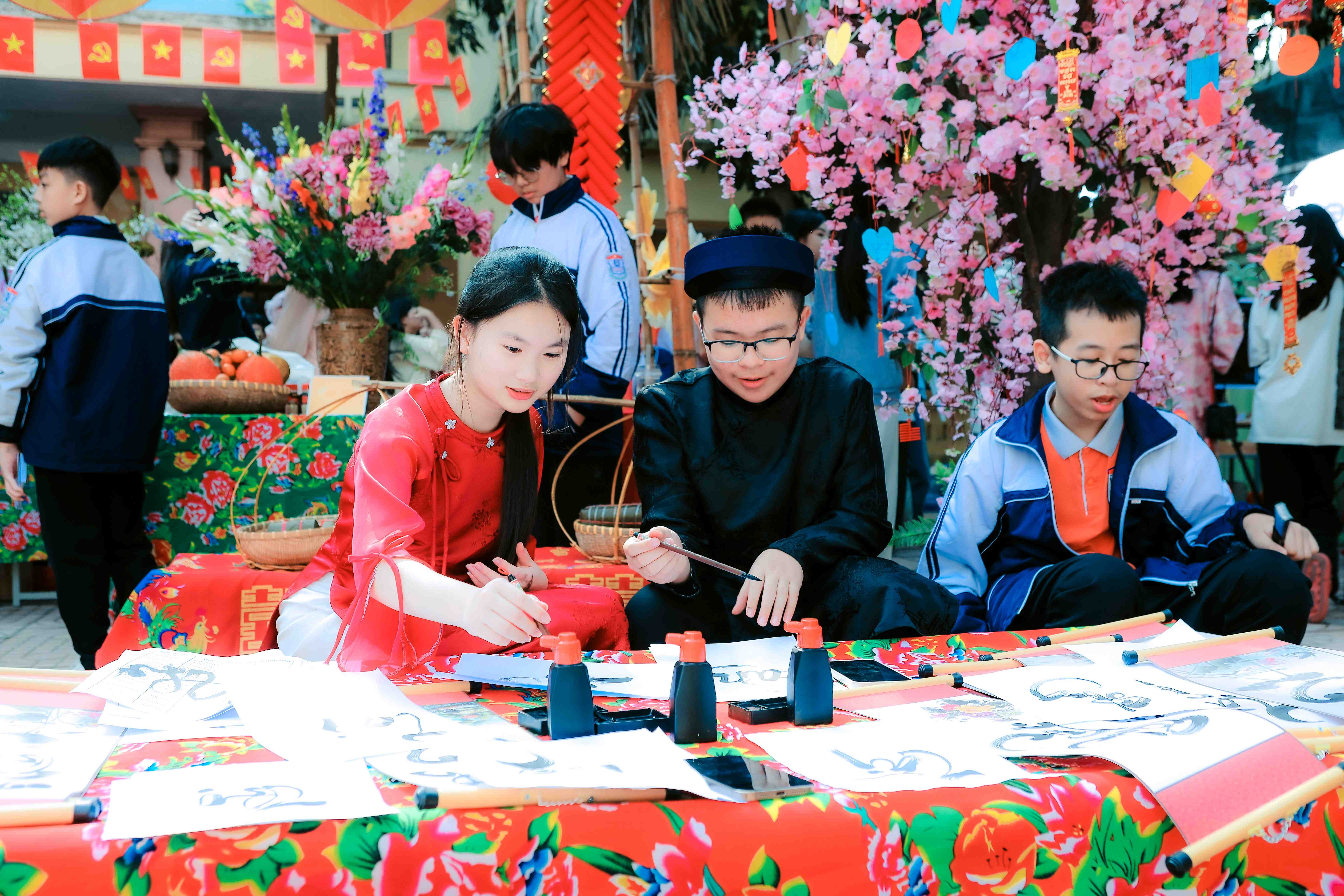 Nghệ An: Trường THCS Hà Huy Tập tổ chức hoạt động trải nghiệm “Ngày Tết quê em”