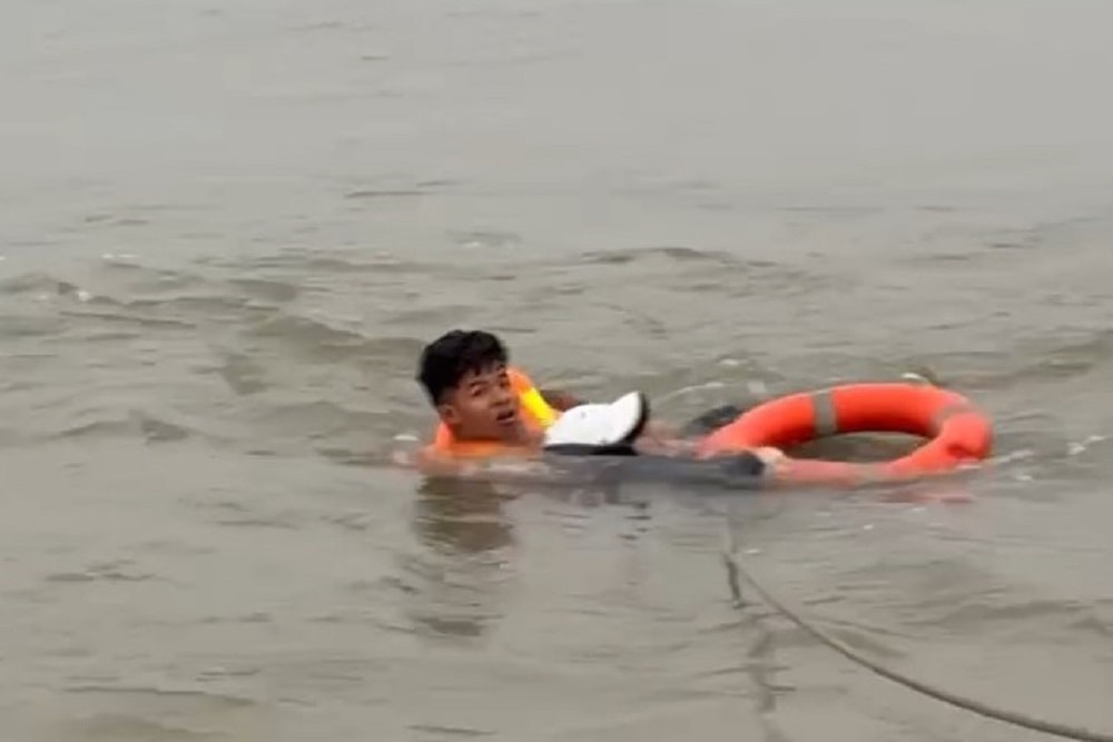 Hà Nội: Kịp thời cứu người nhảy cầu Vĩnh Tuy