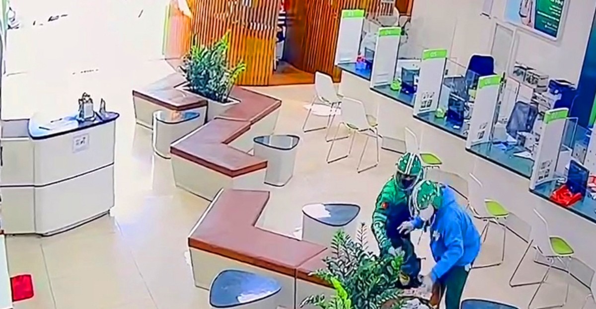 Vụ cướp ngân hàng táo tợn tại Gia Lai: Hai nghi phạm uy hiếp nhân viên, lấy hơn 1,8 tỷ đồng