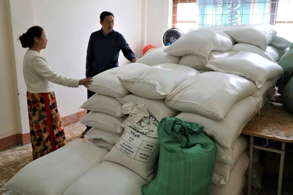 Chưa thể cấp 4,2 tấn gạo cho học sinh vì... thủ tục hành chính