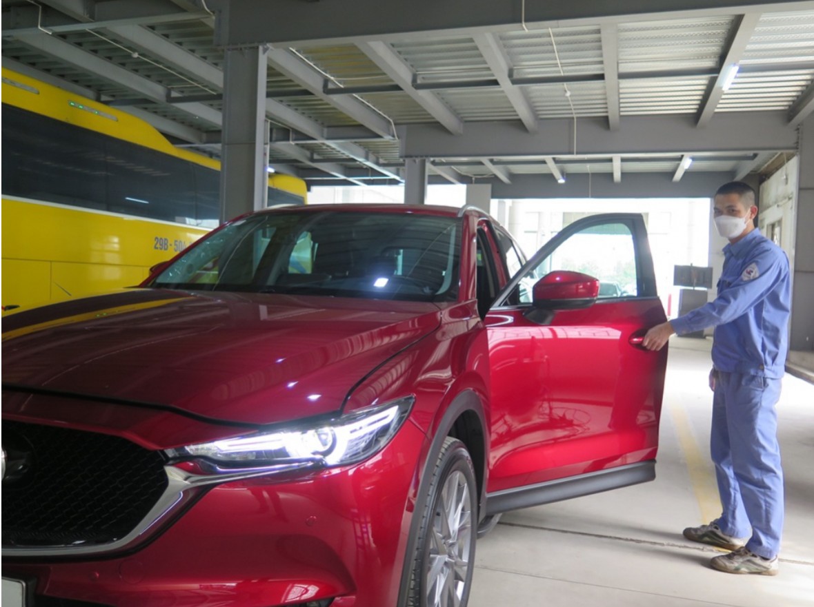 Chính thức bỏ dán tem phí đường bộ trên kính xe ô tô