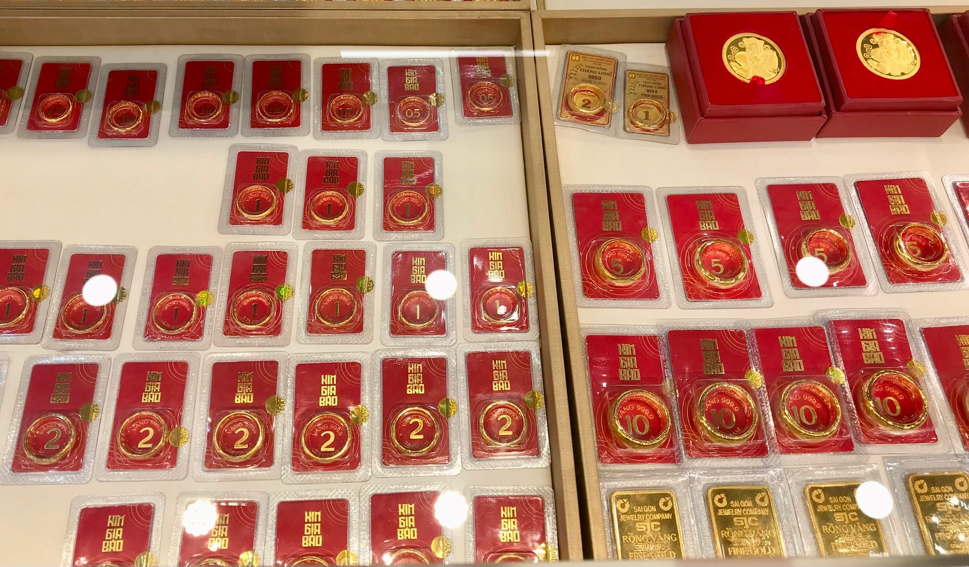 Giá vàng miếng neo mức đỉnh, vàng nhẫn tăng tiếp