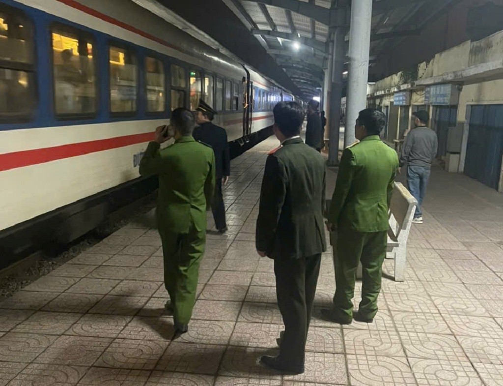 Giải cứu thiếu nữ bị 