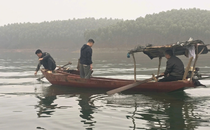 Đã tìm thấy nạn nhân đầu tiên vụ chìm tàu chở khách ở hồ Thác Bà