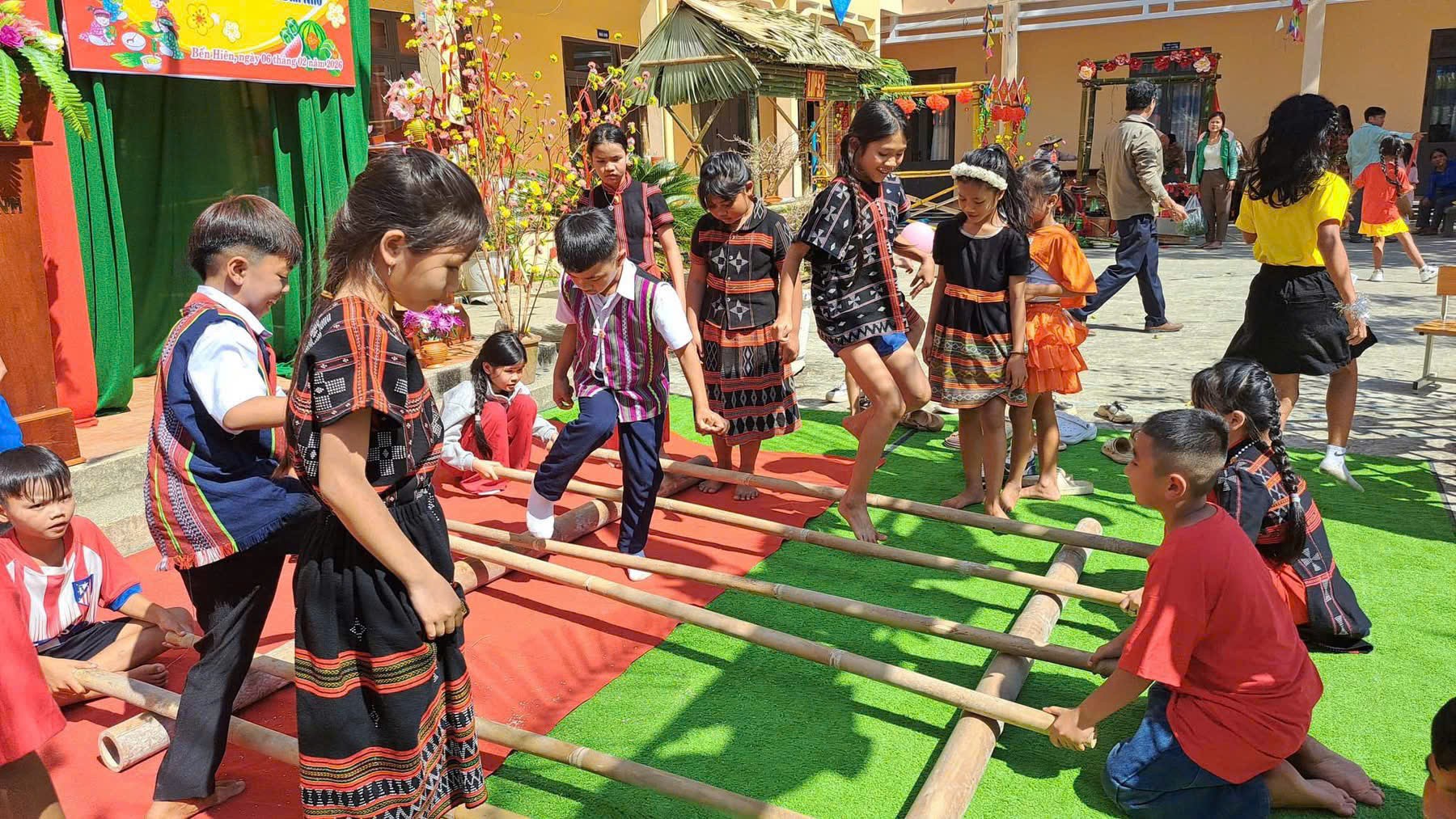 Để trẻ em vùng cao lớn lên cùng bản sắc dân tộc