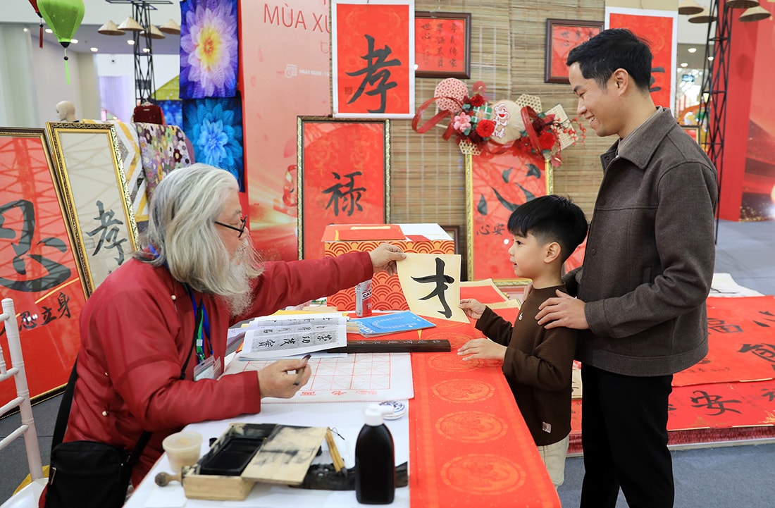 Trải nghiệm văn hóa Tết Thủ đô tại Hội chợ Mùa Xuân